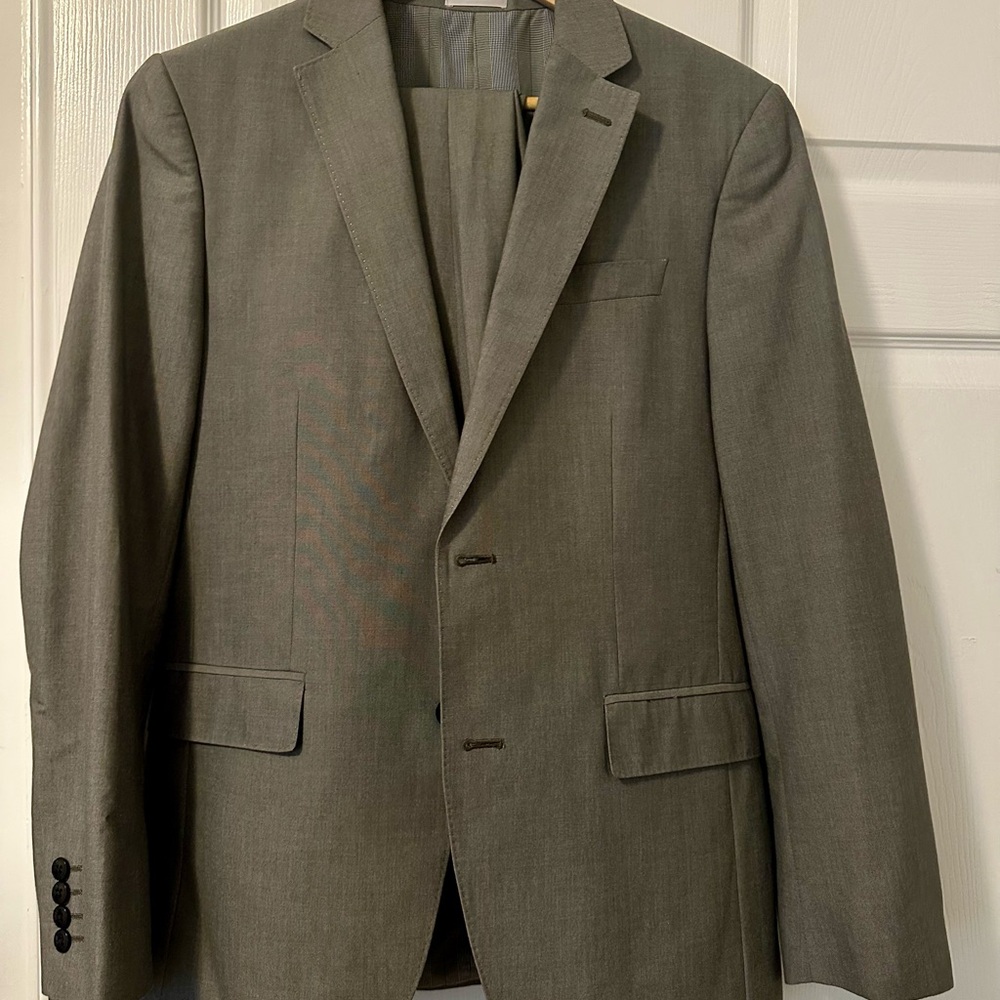 J. Ferrer Classic Gray Men's Suit